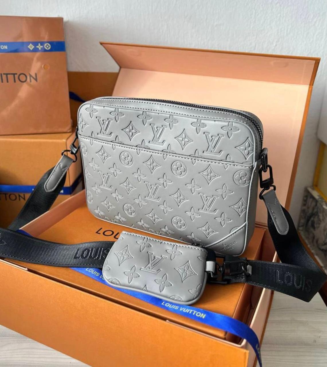 Louis Vuitton Men's Bag – Gray
