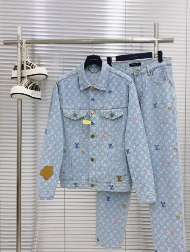 Louis Vuitton Men's Outfit Sets - Meya Luxury Brand image 1