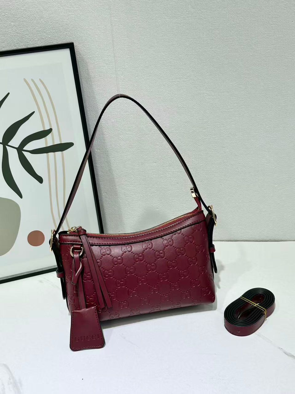 Burgundy Gucci women’s shoulder bag with chain detail