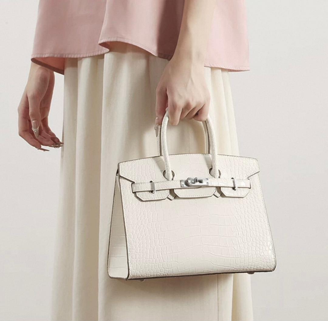 Hermes Women's Bag - Meya Luxury Brand