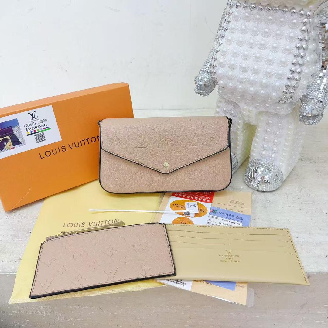Beige Louis Vuitton women’s chain bag