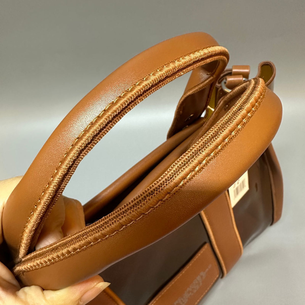 Marc Jacobs tote handbag handle design detail