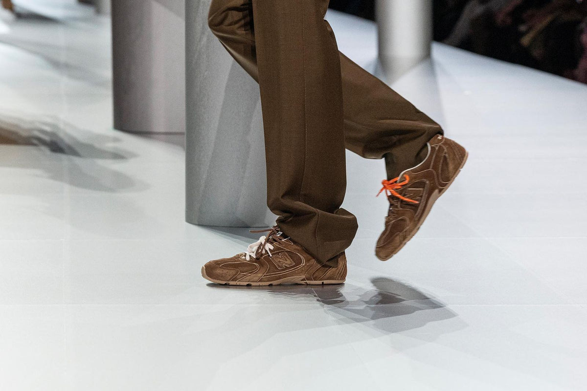 miu-miu-530-sl-cinnamon-on-feet