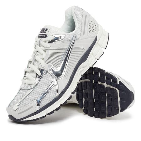 Nike Zoom Vomero 5 white grey sneakers sole view