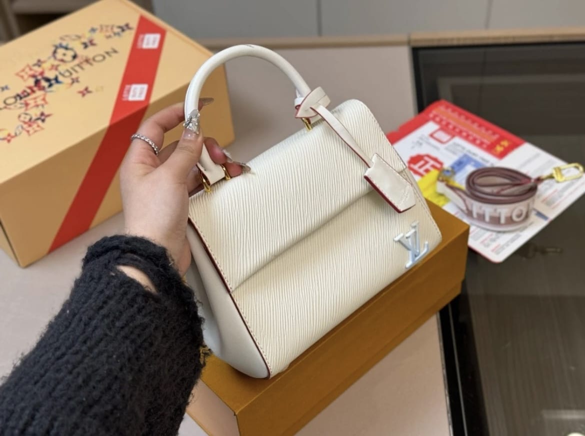 White structured women’s handbag with top handle